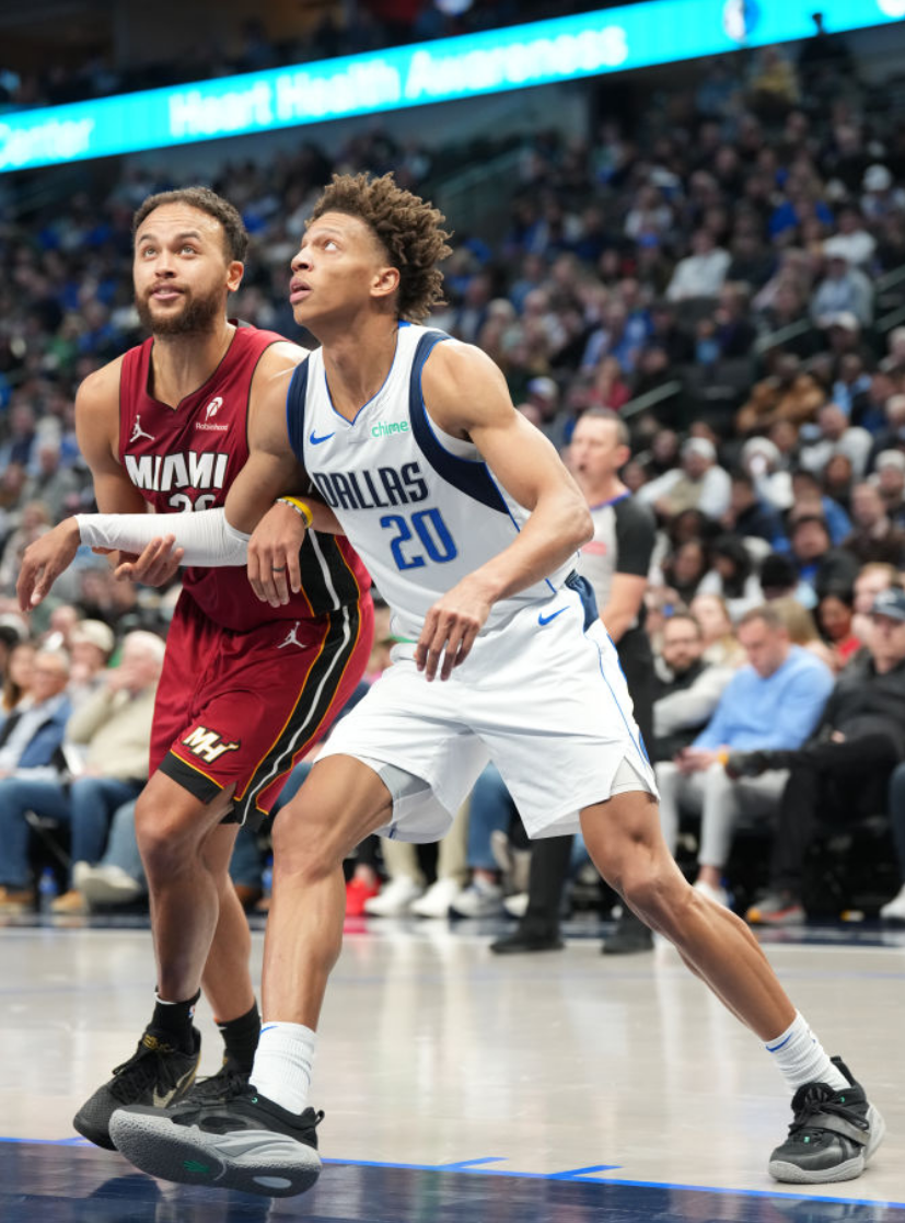 爱游戏全站-德约科维奇焦点对战，德罗巴与90激战独行侠分钟，战术调整胜负难料！