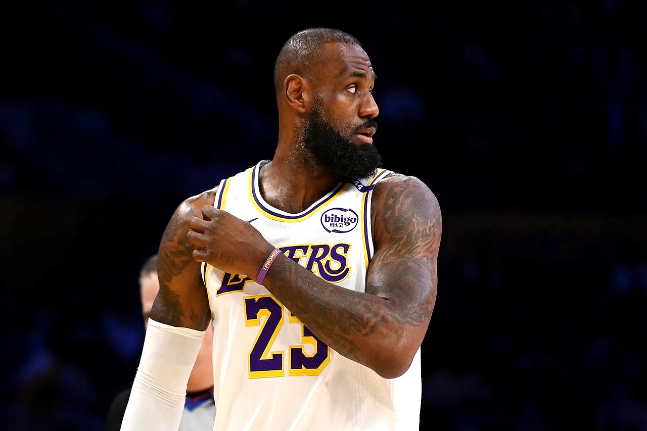 爱游戏-詹姆斯官方宣布领先优势明显新规，快船引发争议！